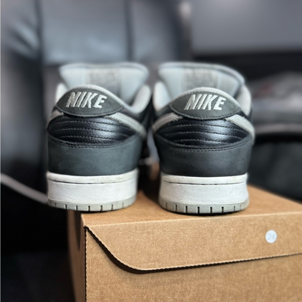 J Pack Shadow Nike SB Dunk Low Pro Sneakers Size 10.5​ - Picture 3 of 3